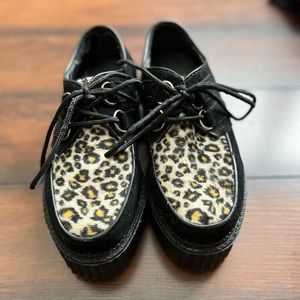 Demonia Leopard creepers size 6